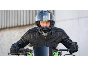 Как да се грижите за мото каска