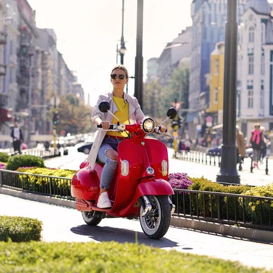 Електрически скутер MOTORETTA D1 PLUS 2000 W - Червен Електрически скутер MOTORETTA D1 PLUS 2000 W - Червен