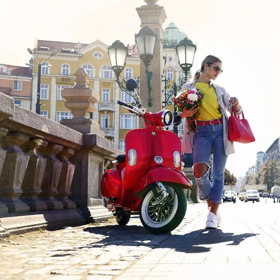 Електрически скутер MOTORETTA D1 PLUS 2000 W - Червен Електрически скутер MOTORETTA D1 PLUS 2000 W - Червен