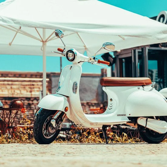 Електрически скутер MOTORETTA D1 PLUS 2000 W - Бял Електрически скутер MOTORETTA D1 PLUS 2000 W - Бял