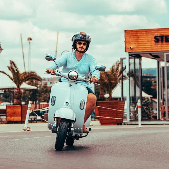 Електрически скутер MOTORETTA D1 PLUS 2000 W - Бял Електрически скутер MOTORETTA D1 PLUS 2000 W - Бял