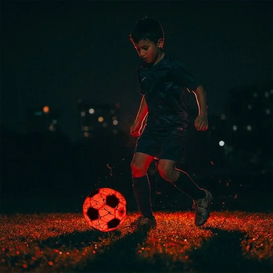 Светеща футболна топка inSPORTline Lumikick - размер 5
