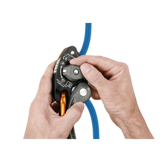 Осигурител с блокираща функция и функция анти паника PETZL Grigri+ Осигурител с блокираща функция и функция анти паника PETZL Grigri+