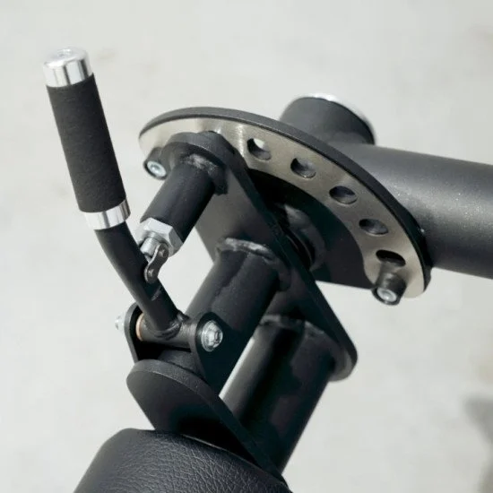 Уред за крака EVOLVE Ultra Series Selectorized Leg Curl