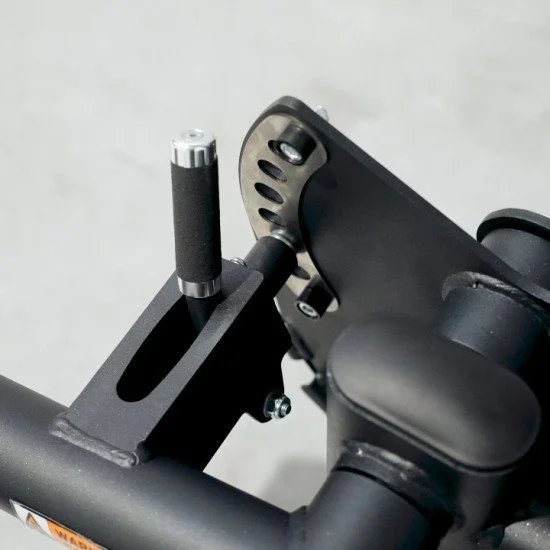 Уред за крака EVOLVE Ultra Series Selectorized Leg Curl