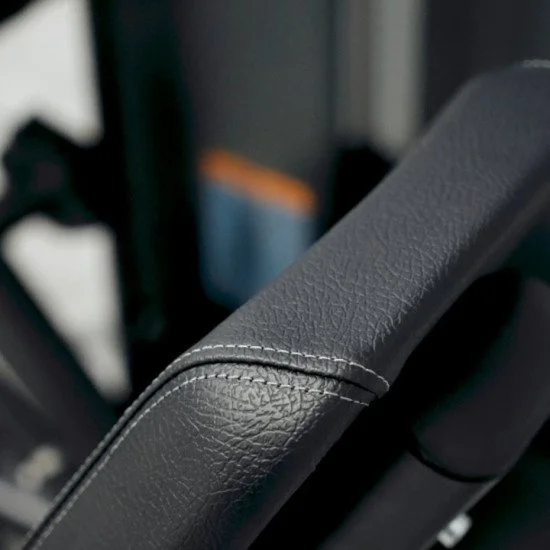 Уред за крака EVOLVE Ultra Series Selectorized Leg Extension